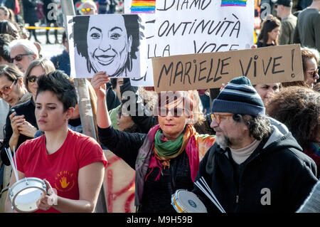 Rome, Italie. Mar 25, 2018. Manifestation à Rome pour se souvenir de Marielle Franco, conseiller municipal du parti socialisme et liberté (Psol, gauche), assassiné à Rio de Janeiro avec son chauffeur, avec quatre balles à la tête.Les balles qui ont tué Marielle et son chauffeur viennent d'un lot qui en 2006 a été vendu à la police fédérale de Brasilia par la Société Radio-Canada Crédit : Patrizia Cortellessa/Pacific Press/Alamy Live News Banque D'Images