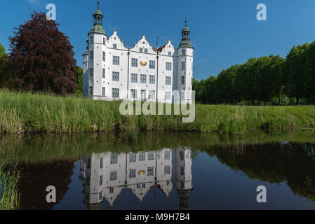 Château Renaissance d'Ahrensburg, Ahrensburg, aujourd'hui un site d'événements und musuem, comté de Storman, Schleswig-Holstein, Allemagne, Europe Banque D'Images