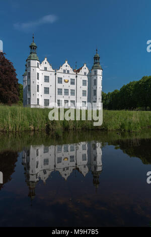 Château Renaissance d'Ahrensburg, Ahrensburg, aujourd'hui un site d'événements und musuem, comté de Storman, Schleswig-Holstein, Allemagne, Europe Banque D'Images