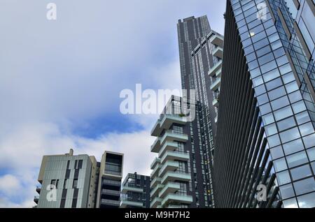 Milan, Lombardie en Italie. 31 décembre 2017. Les gratte-ciel de Milan, moderne, très élevé, les surfaces de miroir, chantier de construction. Banque D'Images