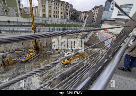 Milan, Lombardie en Italie. 31 décembre 2017. Les gratte-ciel de Milan, moderne, très élevé, les surfaces de miroir, chantier de construction. Banque D'Images