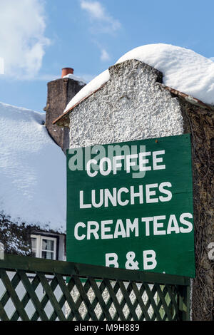 Les entreprises rurales dans la neige près de Dunsford, Dartmoor National Park, Devon,,Teign Valley Banque D'Images