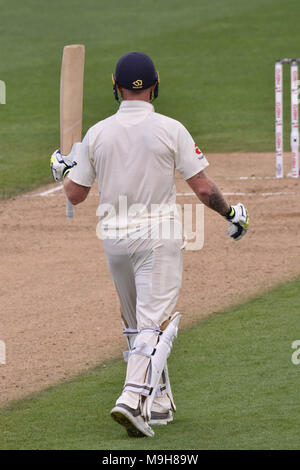 Auckland, Nouvelle-Zélande. Mar 26, 2018. Ben Stokes de l'Angleterre fête marquant une demi-siècle pendant cinq jours du premier test match entre la Nouvelle-Zélande et l'Angleterre à l'Eden Park à Auckland le Mars 26, 2018. Credit : Shirley Kwok/Pacific Press/Alamy Live News Banque D'Images