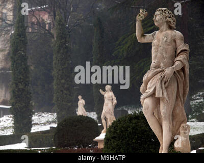 Un jour d'hiver dans les jardins du Palazzo Giardino Giusti, Vérone Banque D'Images