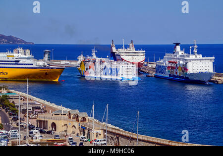 Moby Lines Moby Vincent inverse hors du port de Bastia Corse France Europe avec MOBY Zaza gauche, Corse Linea ferrycenter et Mega Express cinq gauche Banque D'Images