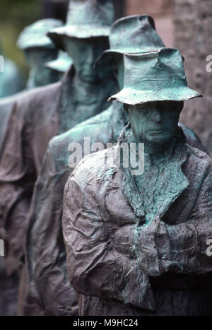 WASHINGTON, DC, USA - 1997/04/23 : La pauvreté créée par le sculpteur Georg Segal au Franklin Delano Roosevelt Memorial pendant la commémoration et l'inauguration du site le 23 avril 1997 à Washington, DC. (Photo de Richard Ellis) Banque D'Images