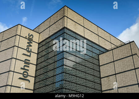 Vue grand angle de l'extérieur de la John Lewis department store dans le centre-ville de Cardiff Banque D'Images