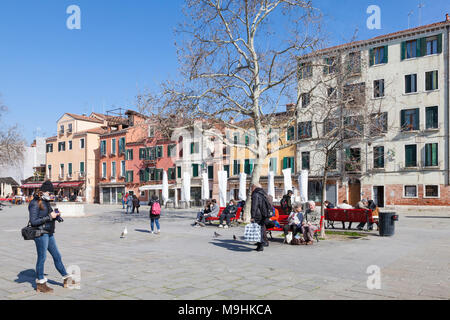 Campo Santa Margherita, Dorsoduro, Venise, Vénétie, Italie en hiver sur un ciel bleu ensoleillé jour Banque D'Images