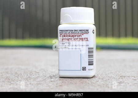 Le Cyklokapron tranexamic acid 500mg comprimés isolés Banque D'Images