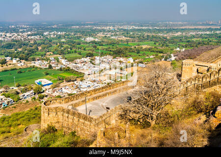 Fortifications de Chittor Chittorgarh fort dans la ville de l'Inde Banque D'Images