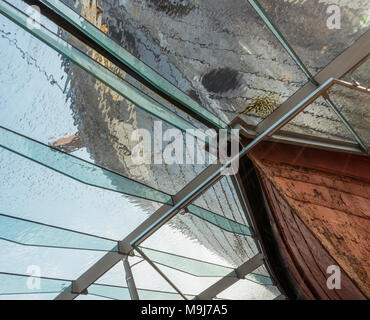 Sous le verre qui scelle la coque du SS Great Britain et le garde de l'humidité. Bristol Banque D'Images