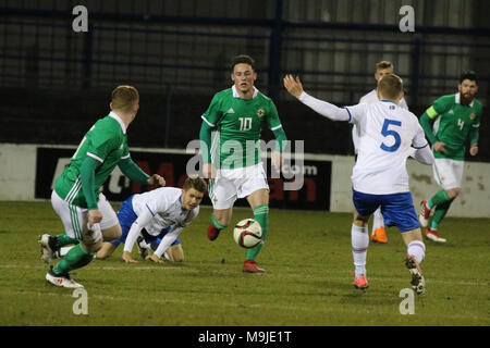 Coleraine Showgrounds, Coleraine, en Irlande du Nord, Royaume-Uni. 26 mars 2018. Le football International - 2019 En vertu de l'UEFA 21 Qualificatif Championnat - Groupe 2 - L'Irlande du Nord v Islande. La Jordanie Thompson l'Irlande du Nord (10) en action. Crédit : David Hunter/Alamy Live News. Banque D'Images