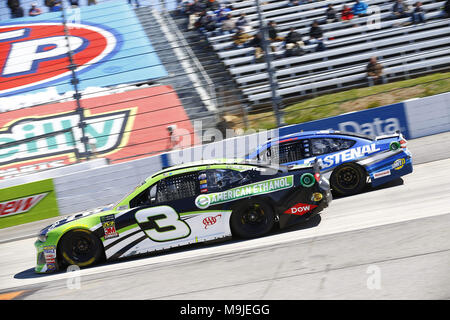 Martinsville, Virginie, USA. Mar 26, 2018. 26 mars 2018 - Martinsville, Virginie, USA : Austin Dillon (3) batailles de position au cours de la 500 à Martinsville Speedway STP à Martinsville, Virginie. Crédit : Chris Owens Asp Inc/ASP/ZUMA/Alamy Fil Live News Banque D'Images