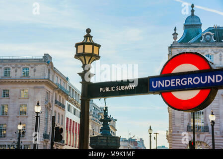La station de métro Piccadilly Circus à Londres, Royaume-Uni Banque D'Images