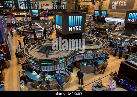 Une vue plongeante sur le New York Stock Exchange trading floor. Banque D'Images