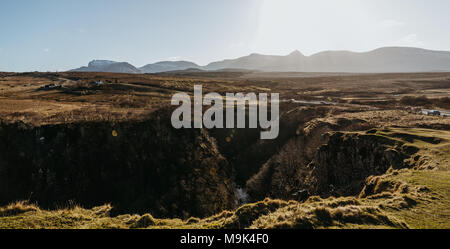 Vue de l'île de Skye, décor de Lealt Falls' point de vue, l'Écosse. Banque D'Images