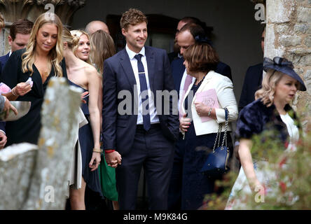 Le mariage de l'Angleterre cricket star Ben Stokes à Claire Ratcliffe au St Mary de la Vierge, l'Église est Brent, Somerset. Joe et Christian Atias carie de racine Banque D'Images