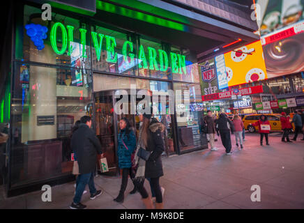 Un restaurant Olive Garden à Times Square à New York est considérée, le mardi 20 mars 2018. (Â© Richard B. Levine) Banque D'Images