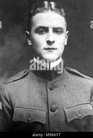 F. Scott Fitzgerald (1896-1940) écrivain américain alors que dans l'Armée américaine à propos de 1917. Banque D'Images