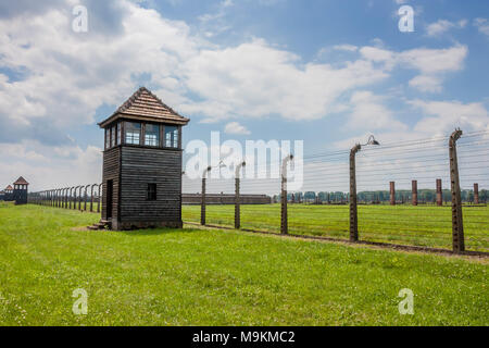 AUSCHWITZ-BIRKENAU CAMP DE CONCENTRATION, Cracovie, Pologne - CIRCA Juin 2012 : vue du périmètre du camp Banque D'Images