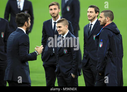 L'Italie Gianluigi Buffon (à gauche), Marco Verratti (centre) et Leonardo Bonucci (à droite) lors d'une promenade autour de pas au stade de Wembley, Londres. Banque D'Images