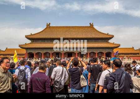 La Foule de visiteurs à l'intérieur de la Cité Interdite, Pékin, Chine Banque D'Images