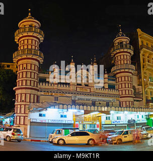 YANGON, MYANMAR - février 14, 2018 : La façade de la mosquée Jameh sunnite Bengali, situé dans la pagode Sule au centre-ville, le 14 février dans la région de Yangon. Banque D'Images