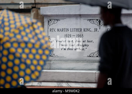 Le Dr leader des droits civils Martin Luther King Jr tombeau situé au lieu historique de Martin Luther King à Atlanta, Géorgie. Banque D'Images