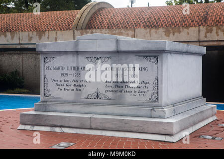 Le Dr leader des droits civils Martin Luther King Jr tombeau situé au lieu historique de Martin Luther King à Atlanta, Géorgie. Banque D'Images