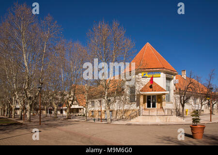 Le Maroc, Ifrane, Moyen Atlas resort, Poste Maroc, Post Office building Banque D'Images