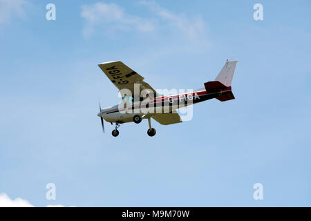 Cessna 152 à Wellesbourne Airfield, Warwickshire, UK (G-FIGA) Banque D'Images