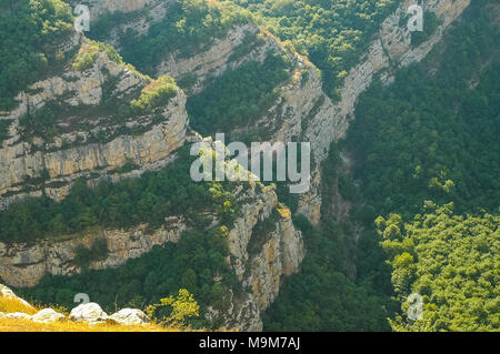 Hunot gorge. Rocky montagnes de calcaire dans le Haut-Karabakh, un territoire contesté entre l'Arménie et l'Azerbaïdjan mais internationalement reconnu comme partie Banque D'Images