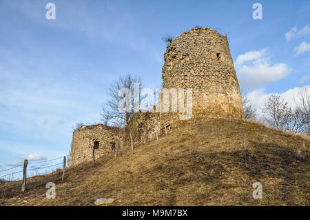 Abandonné, ruines de Bologa forteresse. La Transylvanie, Roumanie Banque D'Images