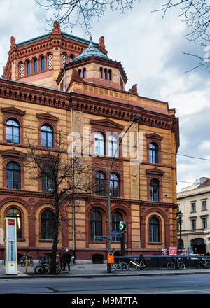 Berlin-Mitte, Oraninienburger Strasse Street View de bâtiment historique.exterieur & façade de brique vieux bureau de poste. Banque D'Images