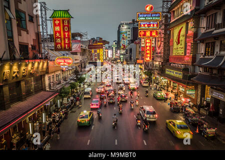 Yaowarat Road dans le quartier chinois, Bangkok, Thaïlande, 27 mars 2018. Banque D'Images