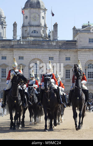 Les Reines de sauveteurs de la Household Cavalry à Horse Guards Parade Ground Banque D'Images