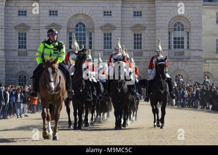 Les Reines de sauveteurs de la Household Cavalry à Horse Guards Parade Ground Banque D'Images