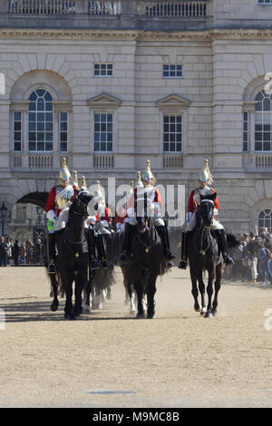 Les Reines de sauveteurs de la Household Cavalry à Horse Guards Parade Ground Banque D'Images