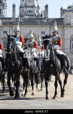 Les Reines de sauveteurs de la Household Cavalry à Horse Guards Parade Ground Banque D'Images