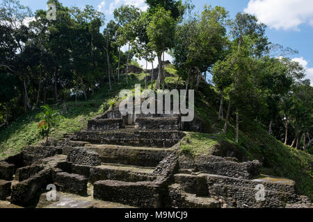 Ruines mayas et les temples de Nakum, Guatemala Banque D'Images