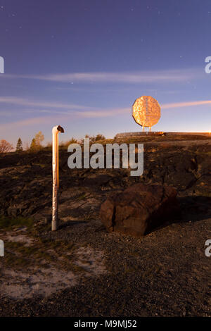 Le Big Nickel la nuit à Sudbury, Ontario, Canada. Banque D'Images