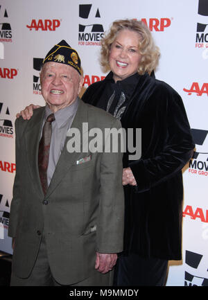 Los Angeles, CA - 07 février : Mickey Rooney Rooney Jan assiste à l'AARP Magazine's 10th Annual les films pour adultes Award Gala au Beverly Wilshire Four Seasons Hotel le 7 février 2011 à Beverly Hills, Californie. People : Mickey Rooney Rooney Jan  Banque D'Images