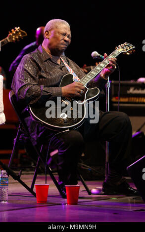 BOCA Raton, FL - 10 SEPTEMBRE : BB King fonctionne à l'Amphithéâtre Mizner Park le 10 septembre 2003 à Boca Raton en Floride Personnes : BB King Banque D'Images