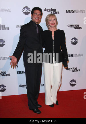 HOLLYWOOD - 01 novembre : Corky Ballas Florence Henderson assiste à 'Dancing with the Stars' 200e épisode au boulevard du 3 au 1 novembre 2010 à Hollywood, Californie. People : Corky Ballas, Florence Henderson Banque D'Images