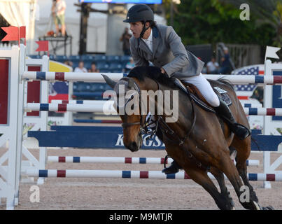 WELLINGTON, FL - MARS 01 : Andres Rodriguez participants à la somme de 150 000 diamants Lugano Grand Prix. Le 2015 Winter Equestrian Festival, a conclu sa huitième semaine de compétition le dimanche avec une victoire pour Todd Minikus (USA) et deux cygnes Babalou des fermes dans le 41 dans le Grand Prix de 150 000 $ le CEPA 4*, présenté par Lugano en diamants. La paire a conduit un cheval 10 avec un top trois pour terminer les États-Unis dans cette semaine de compétition du CEPA final. Beezie Madden (USA) et Simon a terminé deuxième, et Meagan Nusz (USA) et Dynamo placé troisième au Palm Beach International Equestrian Center le 1 mars 2015 en Banque D'Images