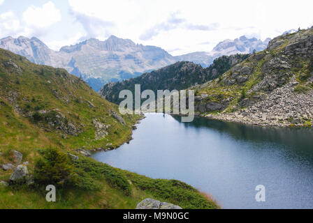 Trekking dans les montagnes des Dolomites autour - plan du Trentin-Haut-Adige Banque D'Images