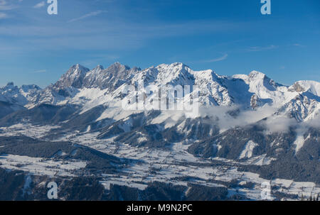 Vue sur le massif du Dachstein en hiver, Schladming, Styrie, Autriche Banque D'Images