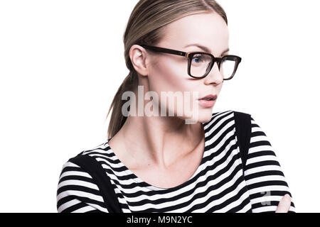 Young blonde woman in stripey haut portant des lunettes Banque D'Images