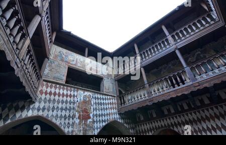 Fenis, Valle d'Aosta, Italie 26 décembre 2015. À l'intérieur des murs du château, vu dans la cour. Banque D'Images