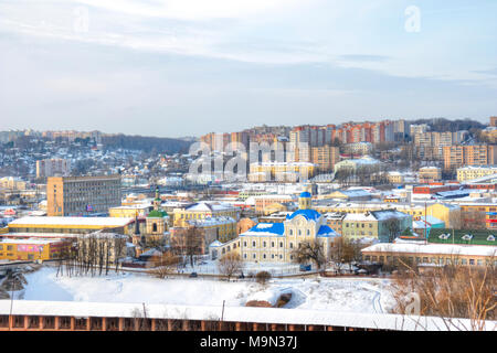 SMOLENSK, RUSSIE - Mars 08,2018 : Panorama de la ville du haut de la cathédrale le mont. Chapelle et l'église de Saint Nicolas Banque D'Images